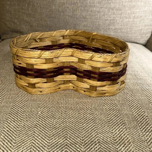 HEART SHAPED CUSTOM MADE HAND MADE BEAUTIFUL WOODEN WOVEN STORAGE BASKET AMISH - Picture 4 of 9